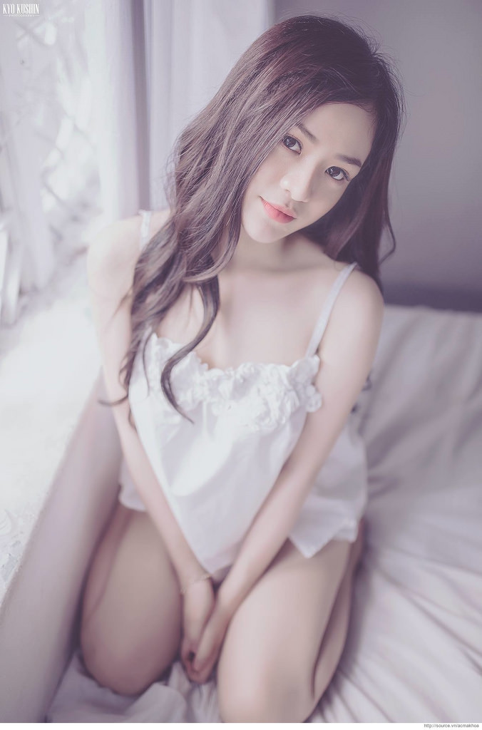 小舞撅着白嫩光屁股被打